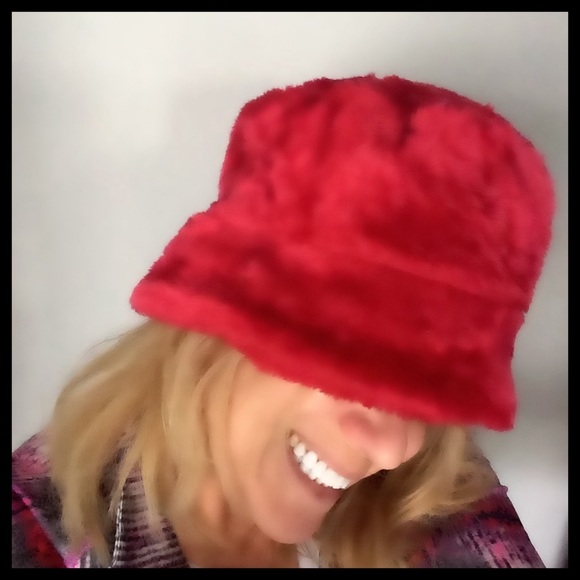 NWOT Faux Fur Women’s Hat - Picture 1 of 6